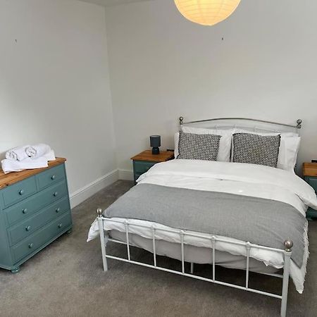 2 Bedroom Cottage In Old Town Свіндон Екстер'єр фото